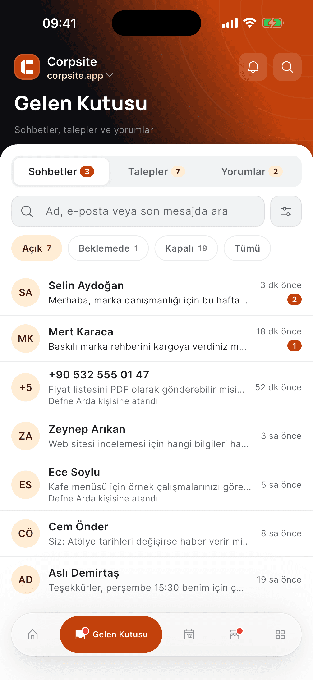 Corpsite uygulaması gelen kutusu: site formları, canlı sohbetler ve yorumlar